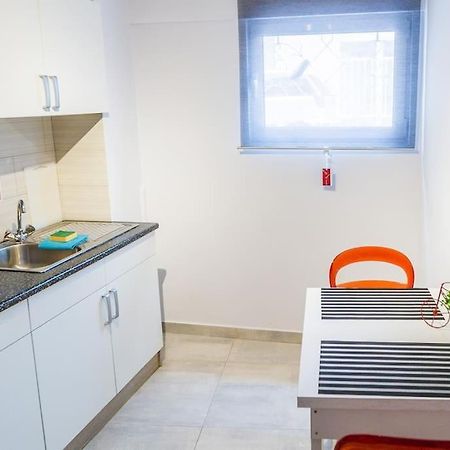 2 Bedrooms Apartment Close To Metro Dafni In Athena Bagian luar foto