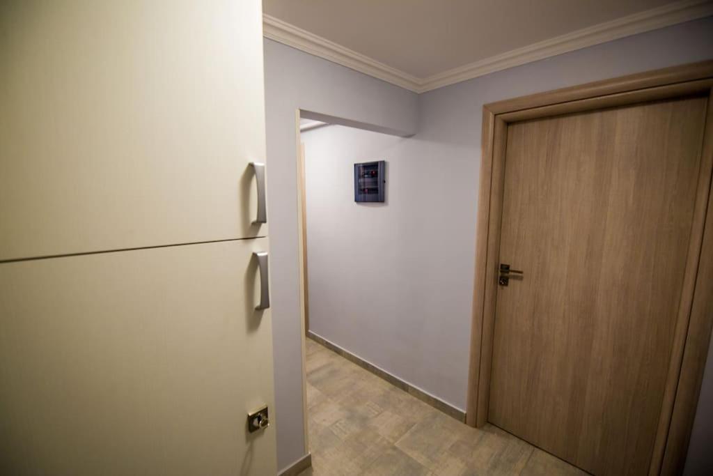 2 Bedrooms Apartment Close To Metro Dafni In Athena Bagian luar foto