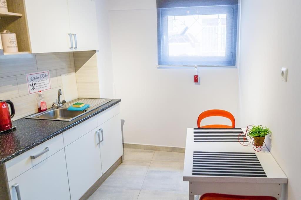 2 Bedrooms Apartment Close To Metro Dafni In Athena Bagian luar foto