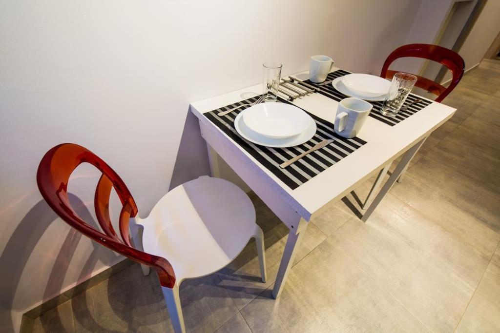 2 Bedrooms Apartment Close To Metro Dafni In Athena Bagian luar foto